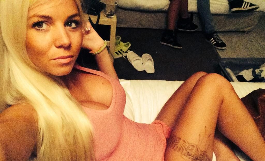 #LMLCvsMonde : Jessica, beaucoup trop sexy pour Halloween selon les internautes