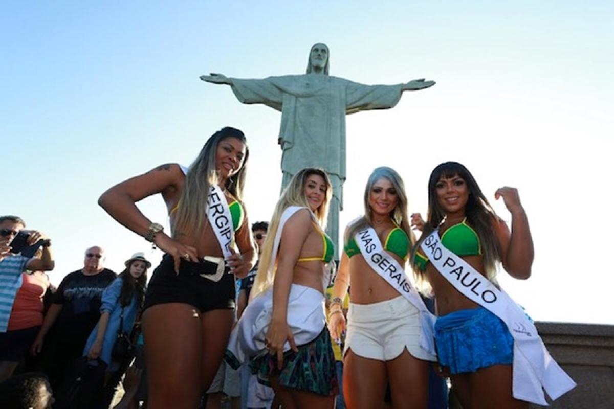 Miss Bumbum 2016 : Une photographie des candidates choque les catholiques au Brésil