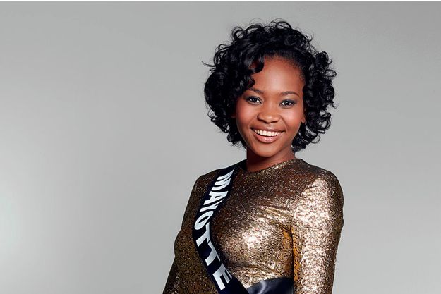 Miss France 2017 : Miss Mayotte chute en pleine cérémonie