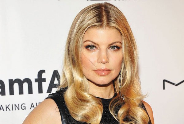 Fergie se lâche et montre (encore) ses fesses rebondies sur Instagram