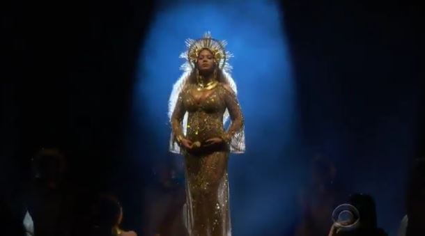 Grammy Awards 2017 : Beyoncé, enceinte, offre une prestation très sexy