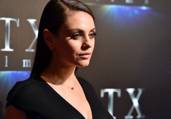 Mila Kunis resplendissante pour sa première apparition depuis la naissance de son deuxième bébé !