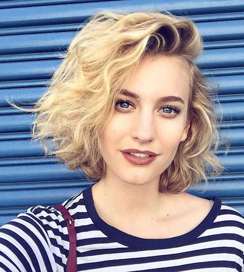 Et si on se mettait au Blunt Bob ? Suivez le mode d'emploi de cette coupe tendance !