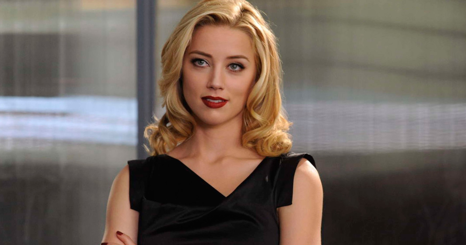 Amber Heard officialise sa relation avec son milliardaire !