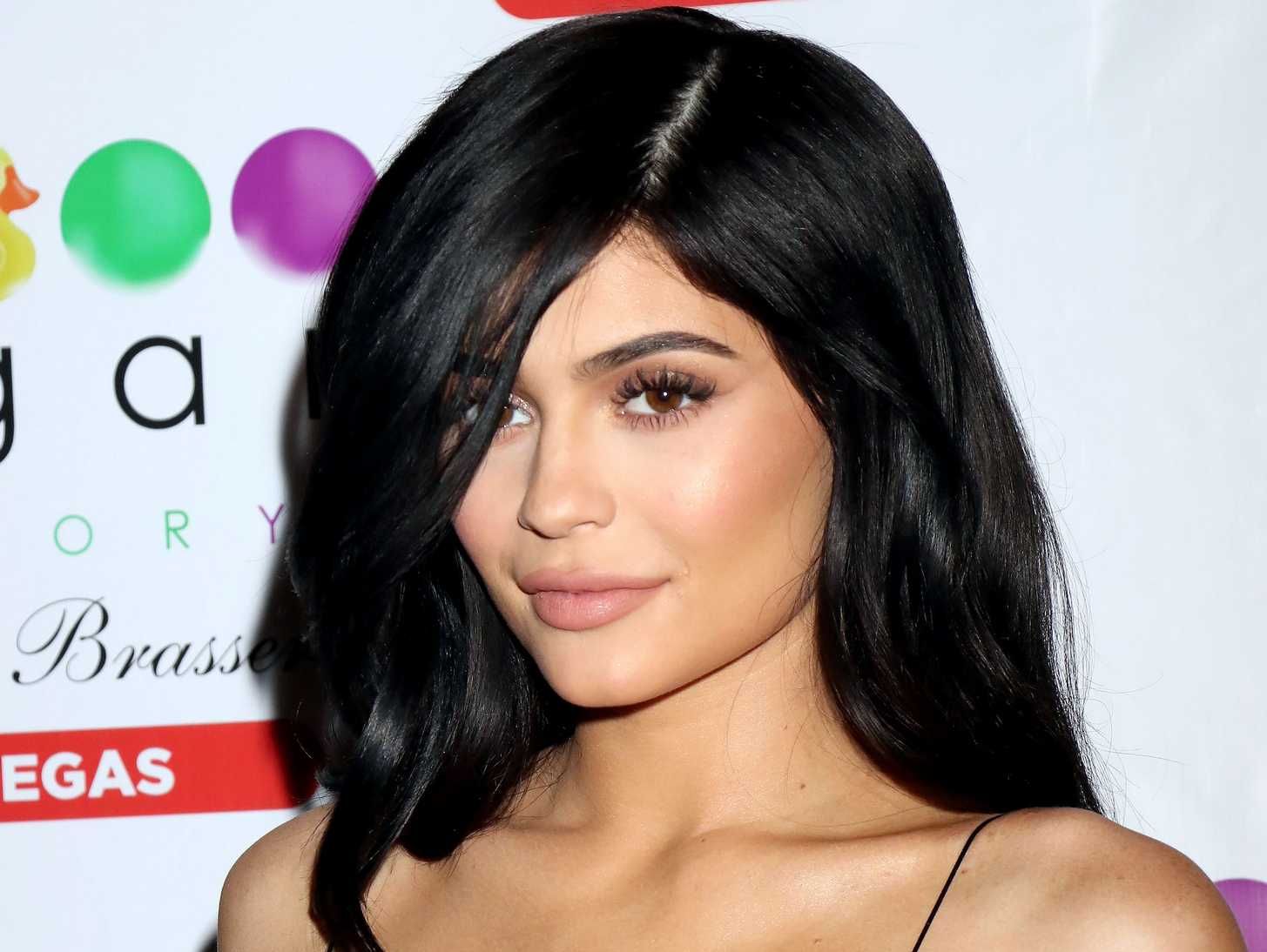Kylie Jenner se fait huer et chasser du tapis rouge !
