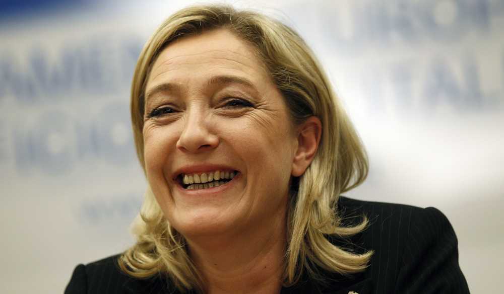 #Débat2017 : Marine Le Pen ironise sur la menace d'Emmanuel Macron de quitter le plateau