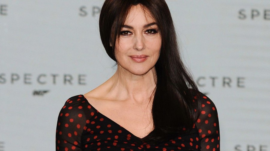 Monica Bellucci, 52 ans et toujours aussi irrésistible : Elle sort la guêpiere et le porte-jarre­telles