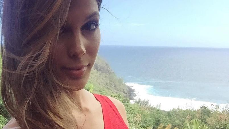 Iris Mittenaere fait grimper la température avec son décolleté plongeant
