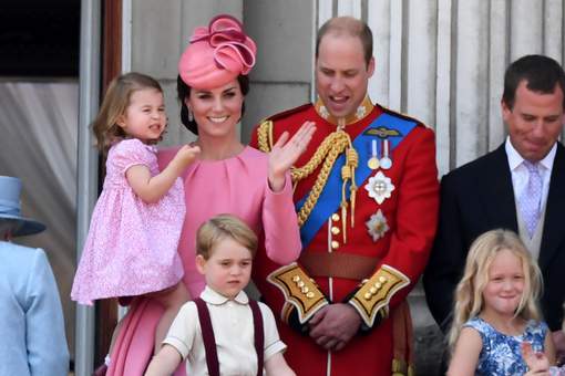 Kate Middleton : Le prince George et la princesse Charlotte volent (encore) la vedette à la Reine !