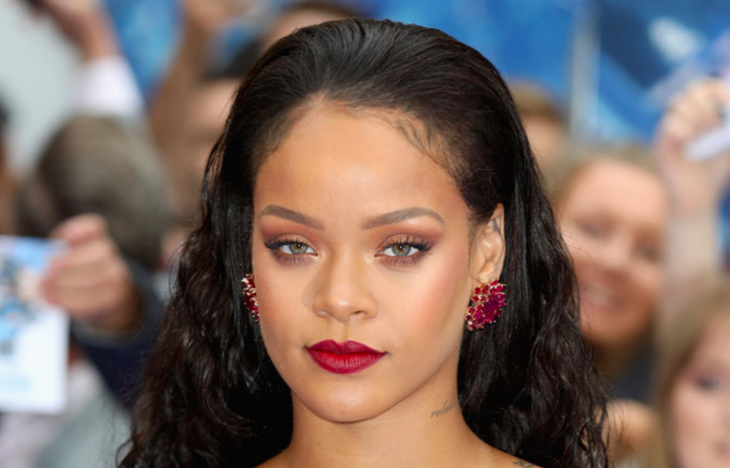 Après le maquillage, Rihanna lance sa ligne de lingerie !