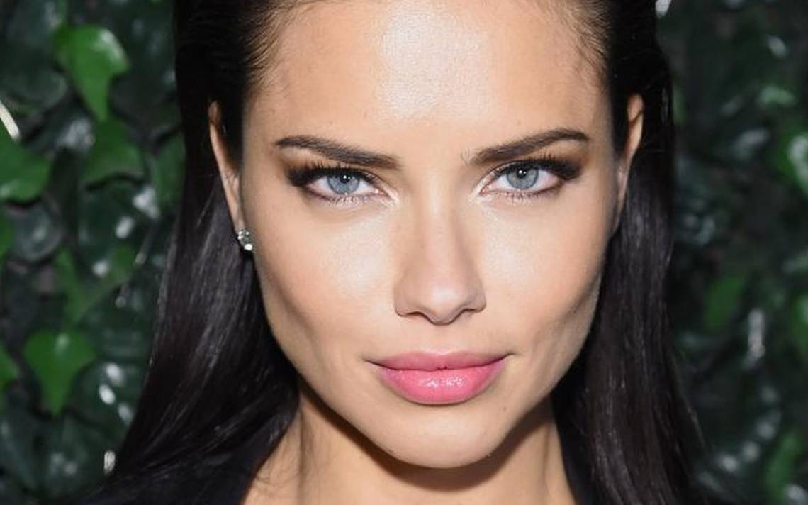 Adriana Lima s'affiche plus sexy que jamais !