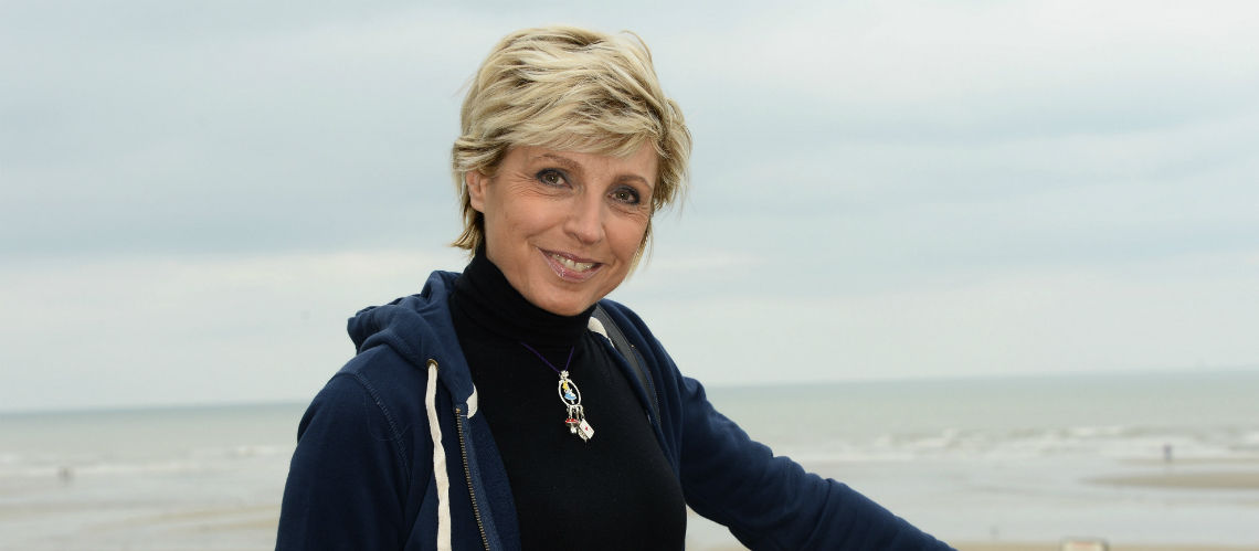 Evelyne Dhéliat renie sa tristesse après la mort de son mari