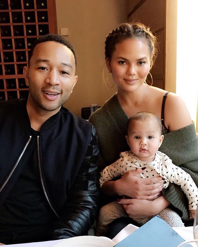 Chrissy Teigen : Elle apprend à accepter son corps après ses deux grossesses