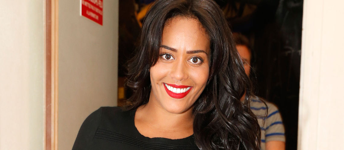 Amel Bent enceinte : Une future maman sexy