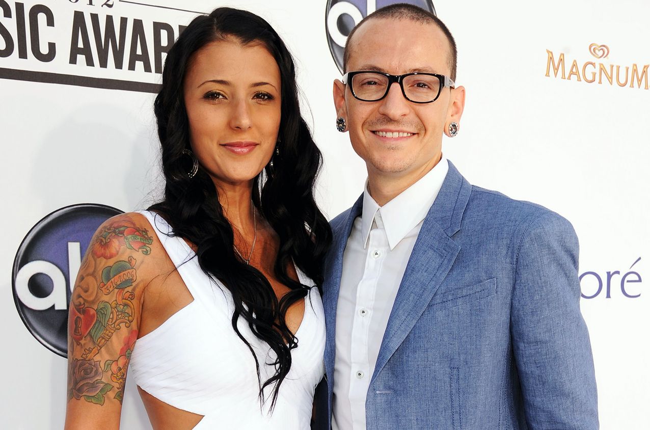 Linkin Park : Deux ans après son suicide, la femme de Chester Bennington salue sa mémoire