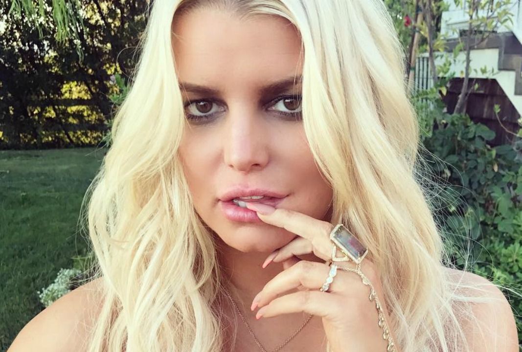 Jessica Simpson : Ivre et titubante devant les paparazzis !