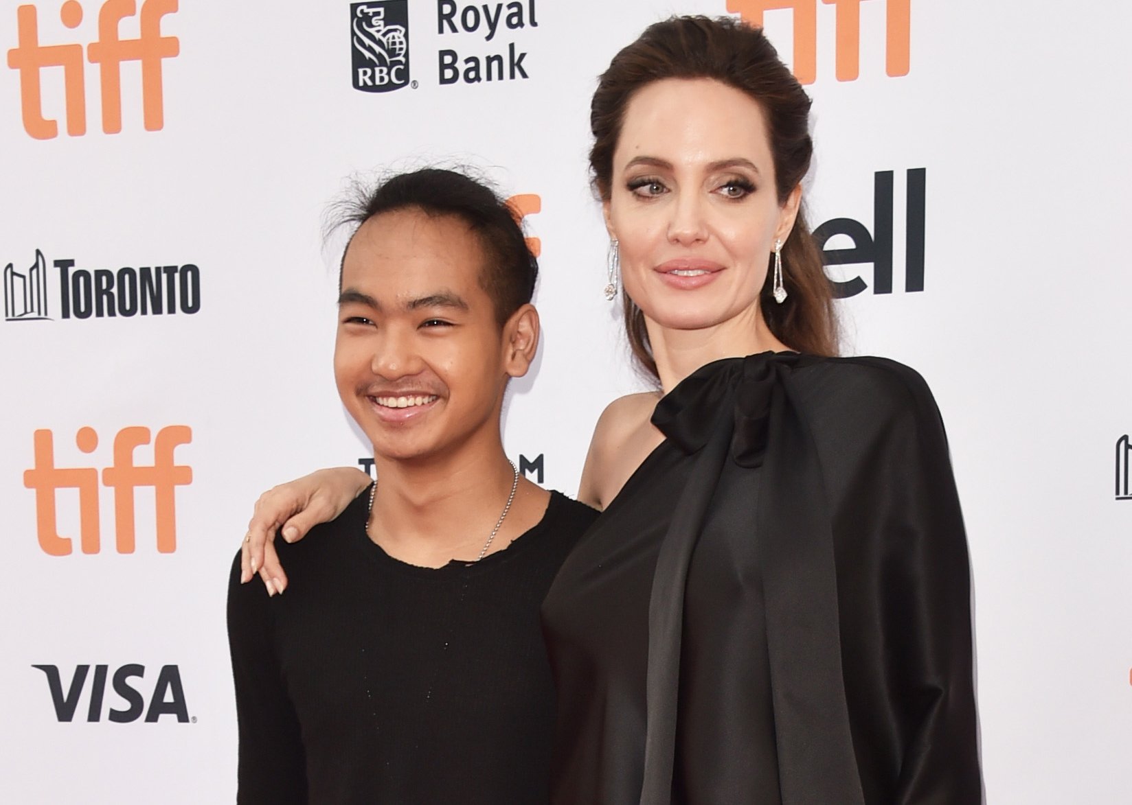  Angelina Jolie et son fils Maddox @DR