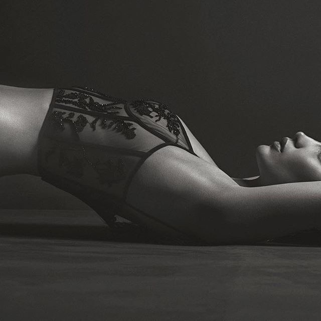 Bella Hadid, toujours aussi sexy pour fêter ses 21 ans !