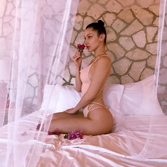 Bella Hadid, toujours aussi sexy pour fêter ses 21 ans !