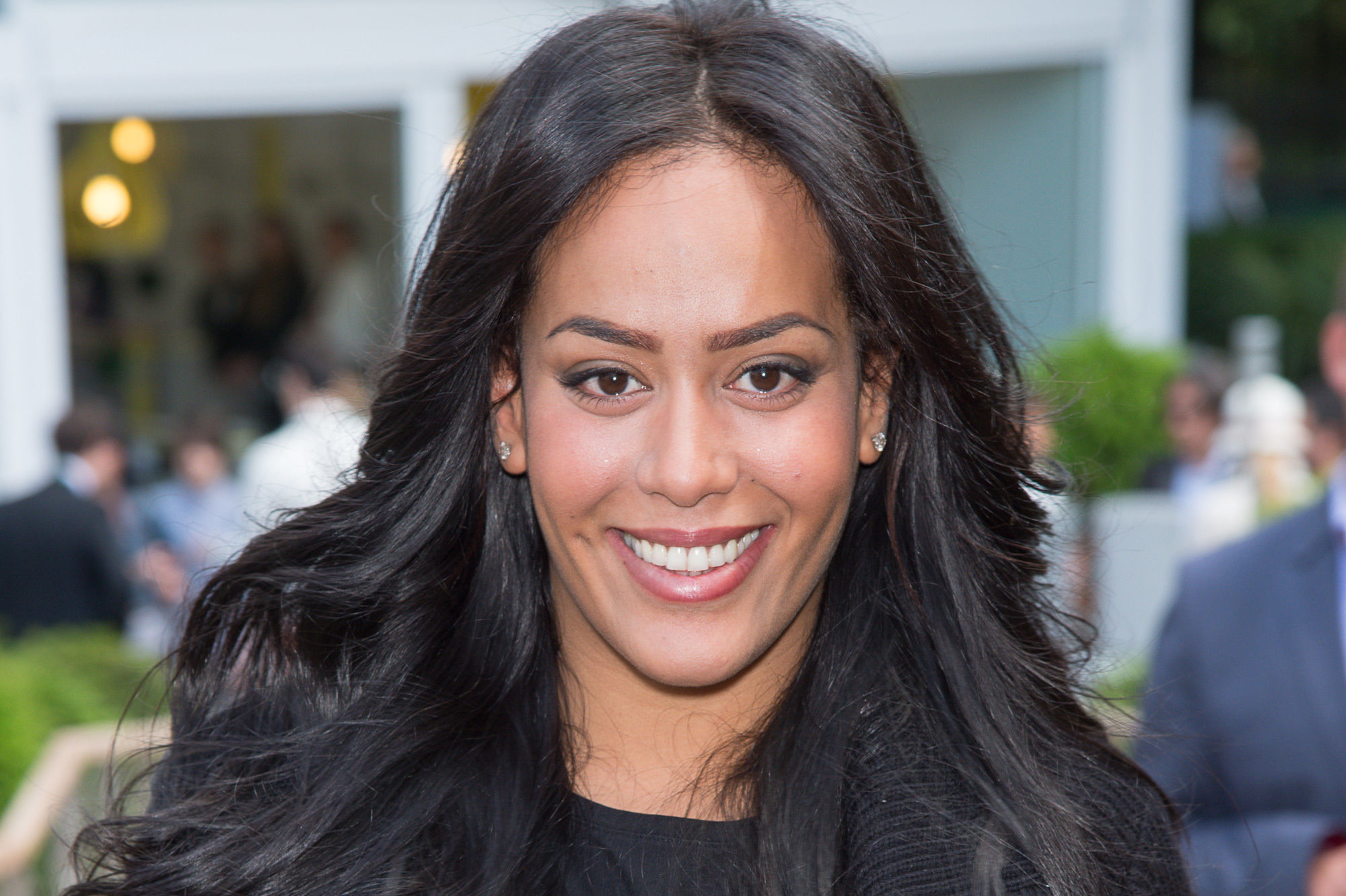 Amel Bent bientôt maman pour la deuxième fois !