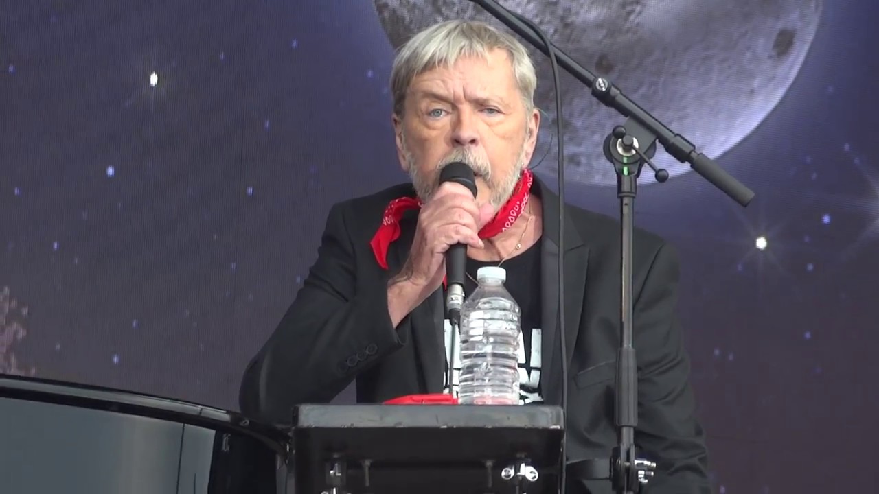 Inquiétude : Renaud serait retombé dans les pièges de l'alcool
