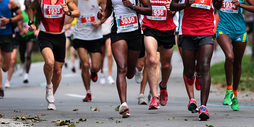 Oups ! Un marathonien finit sa course le sexe à l'air