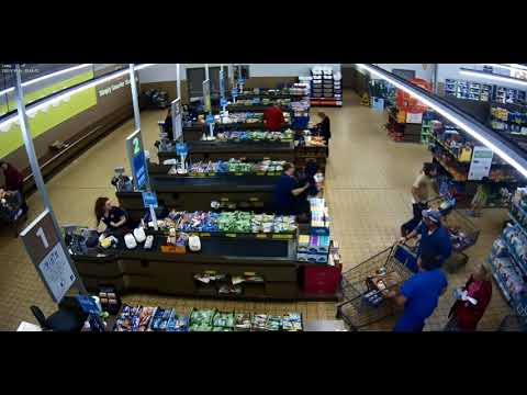 Ce voleur braque une caissière... mais c'était sans compter sur les clients du magasin