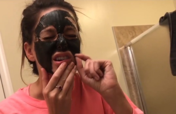 Aïe ! Quand les masques de beauté virent... à la torture !