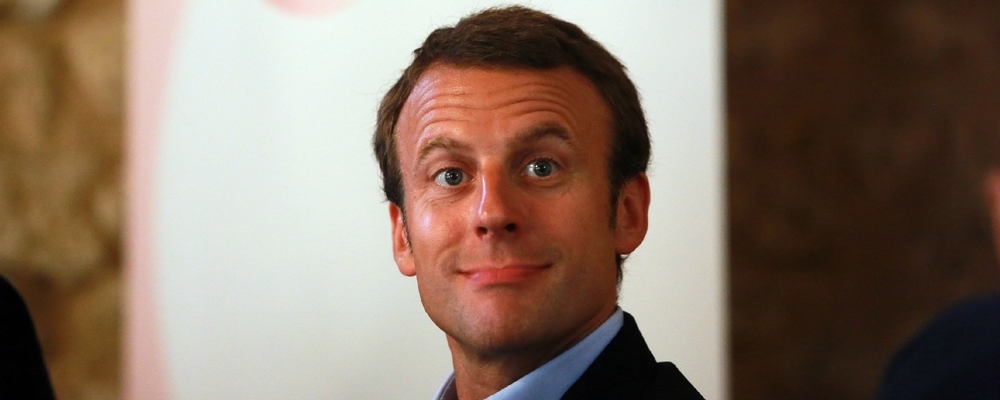 Emmanuel Macron interpellé par un acteur porno : "J'attends votre appel !"