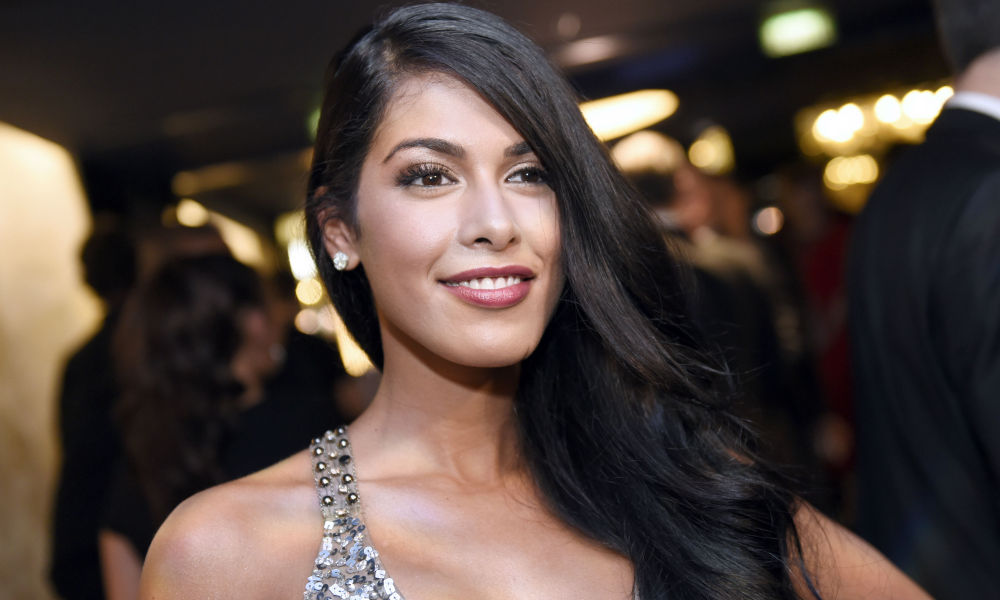 NRJ Music Awards 2017 :  Ayem Nour choque avec un décolleté ultra plongeant, elle s'en amuse !