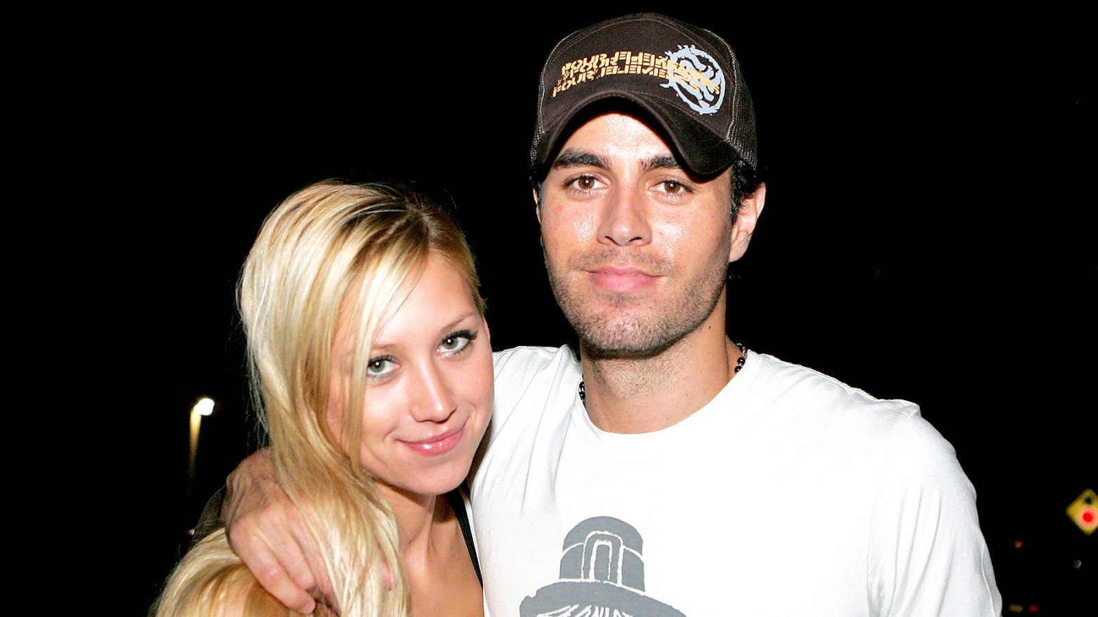 Surprise ! Enrique Igle­sias et Anna Kour­ni­kova sont les heureux parents de jumeaux !