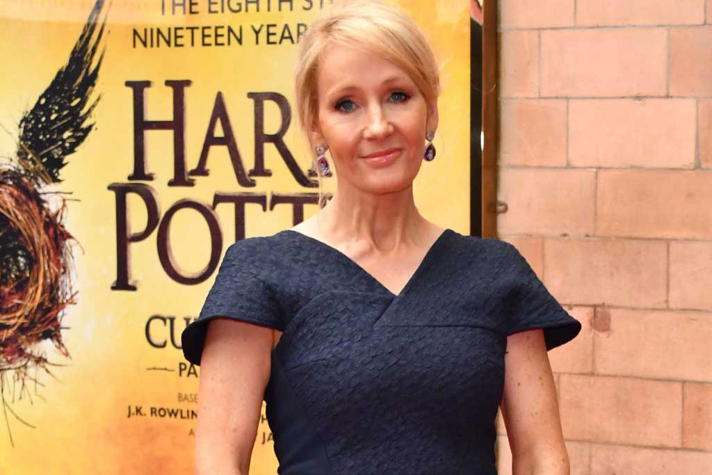 Les Animaux Fantastiques 2 : J.K. Rowling défend Johnny Depp... Ses fans déçus !