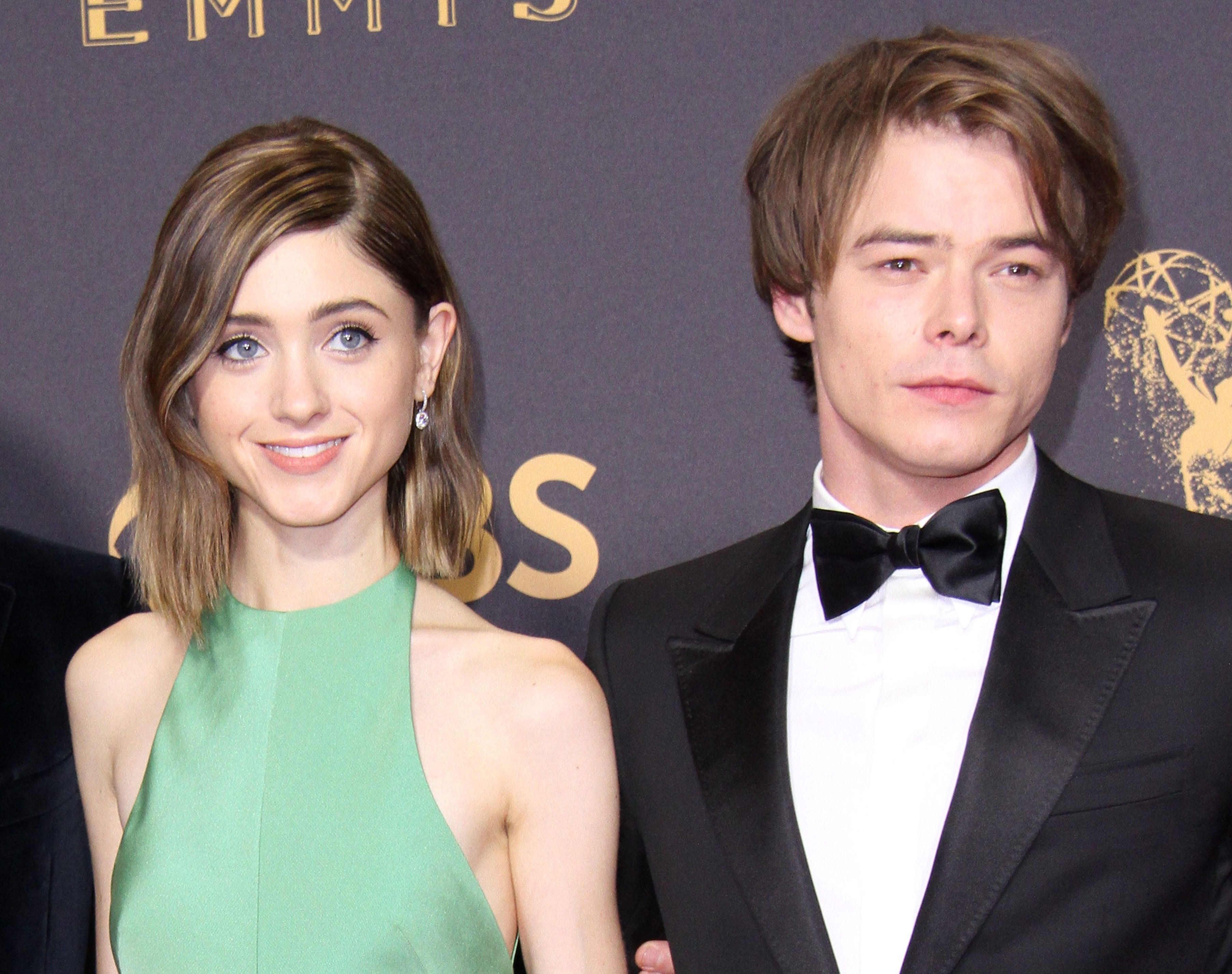 Stranger Things : Charlie Heaton et Natalia Dyer officialisent leur couple sur le tapis rouge !