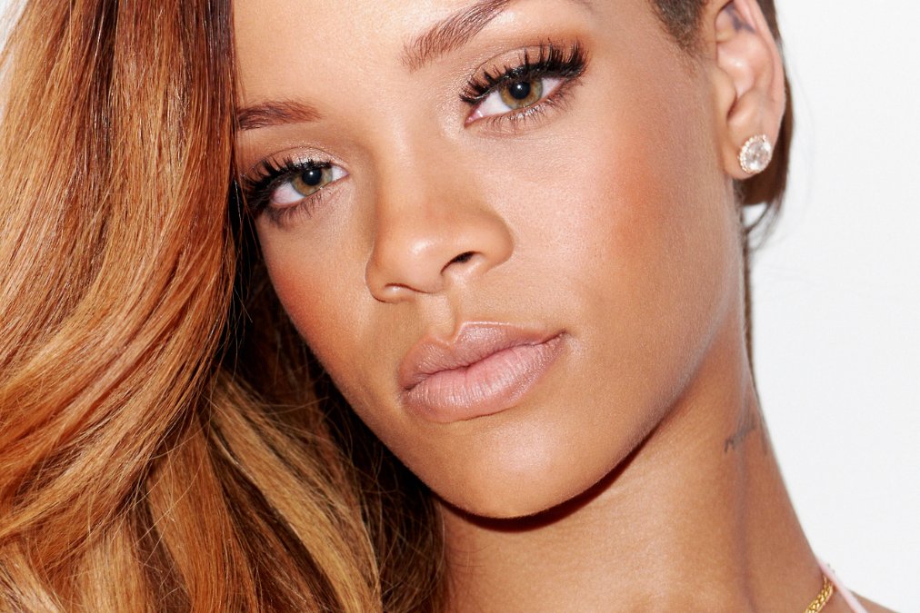 Rihanna : Sa routine beauté est tellement simple que vous allez la suivre !