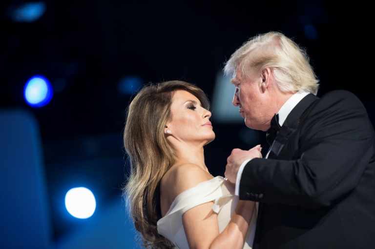 (credit photo AFP/Archives) Melania Trump part rendre visite en talons aiguilles aux victimes de l'ouragan Harvey au Texas, le 29 août 2017 (credit photo AFP/Archives) Melania Trump part rendre visite en talons aiguilles aux victimes de l'ouragan Harvey au Texas, le 29 août 2017