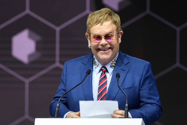 Le chanteur Elton John veut donner un tournant à sa carrière