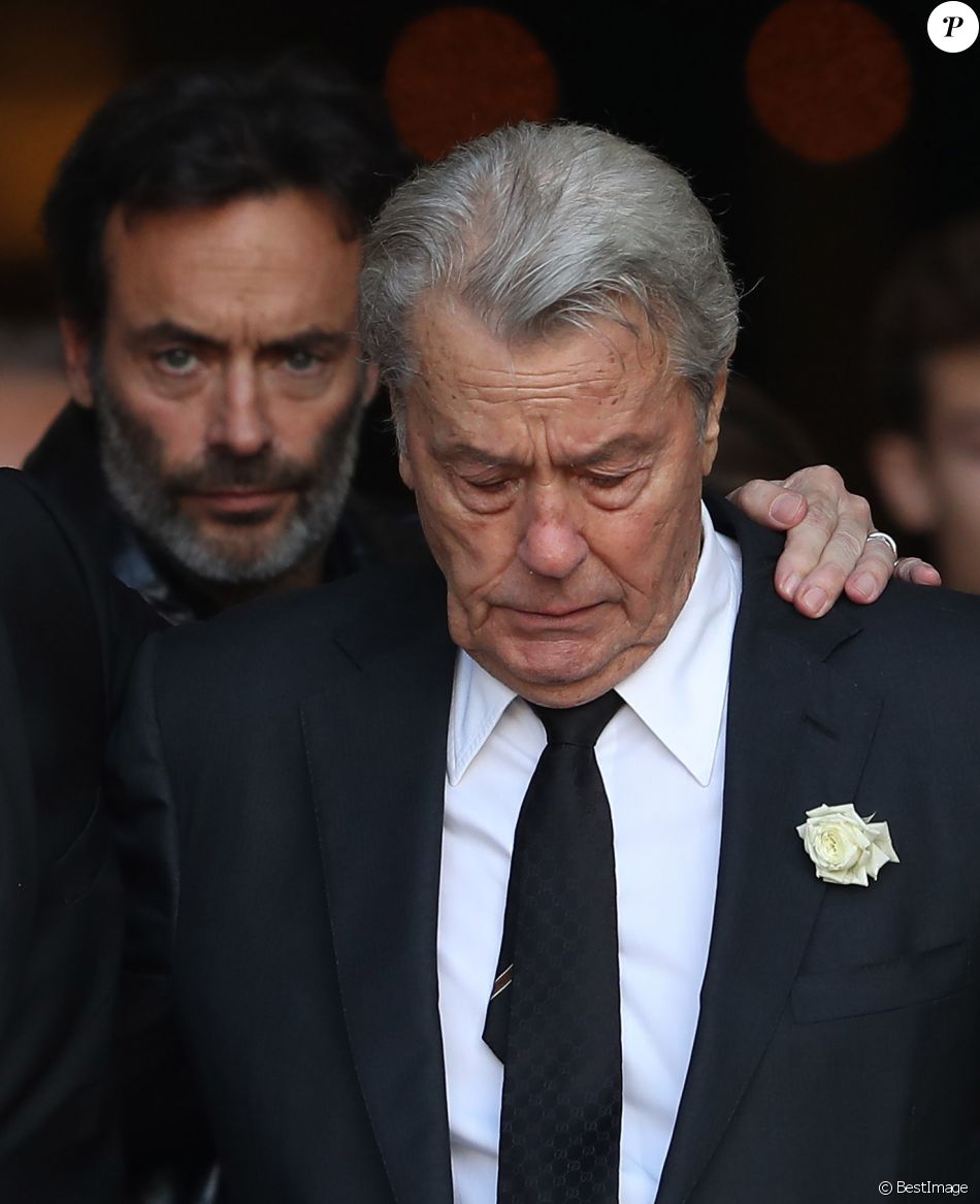 Alain Delon "seul et malheureux" : Les confidences poignantes de son fils