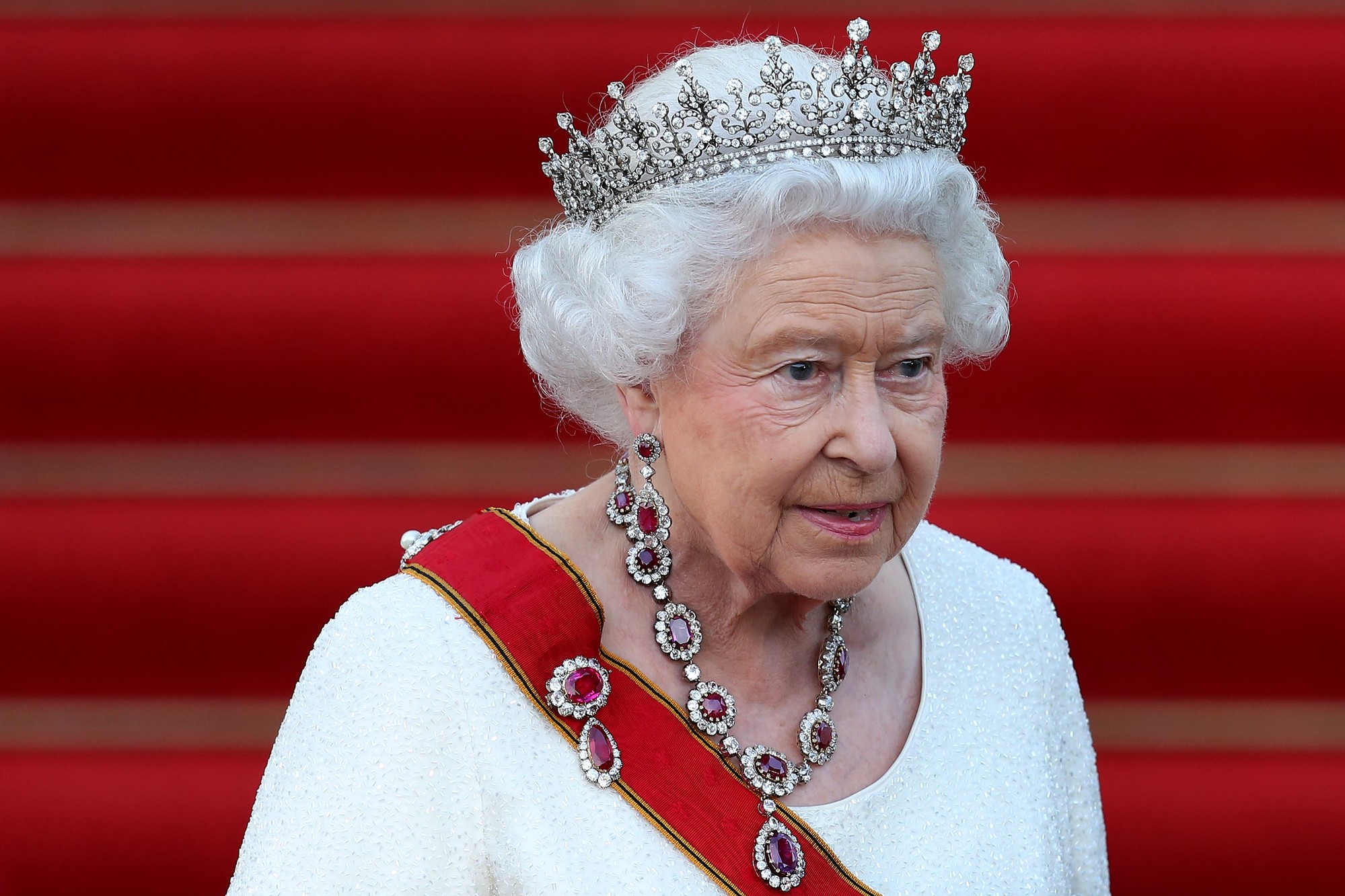 La reine Elizabeth II en colère : Ses secrets intimes dévoilés !