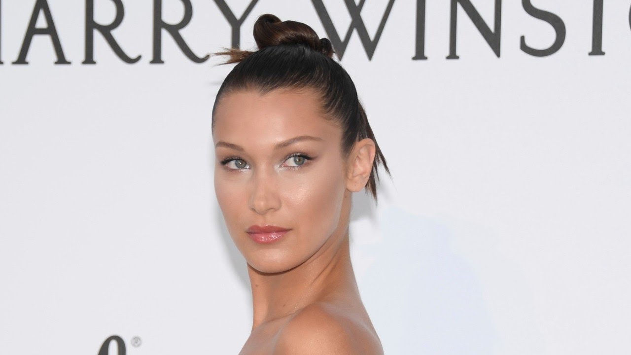 Oops ! Bella Hadid laisse échapper un téton en plein défilé !