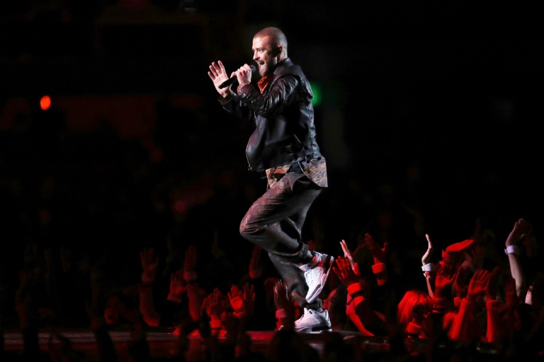  (credit photo GETTY IMAGES NORTH AMERICA/AFP) Le chanteur américain Justin Timberlake chante lors du Super Bowl le 4 février 2018 à Minneapolis, Minnesota