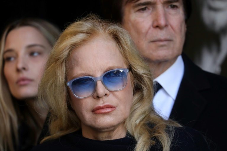 Pour Sylvie Vartan, Johnny Hallyday n'a pas pu d&eacute;sh&eacute;riter ses enfants