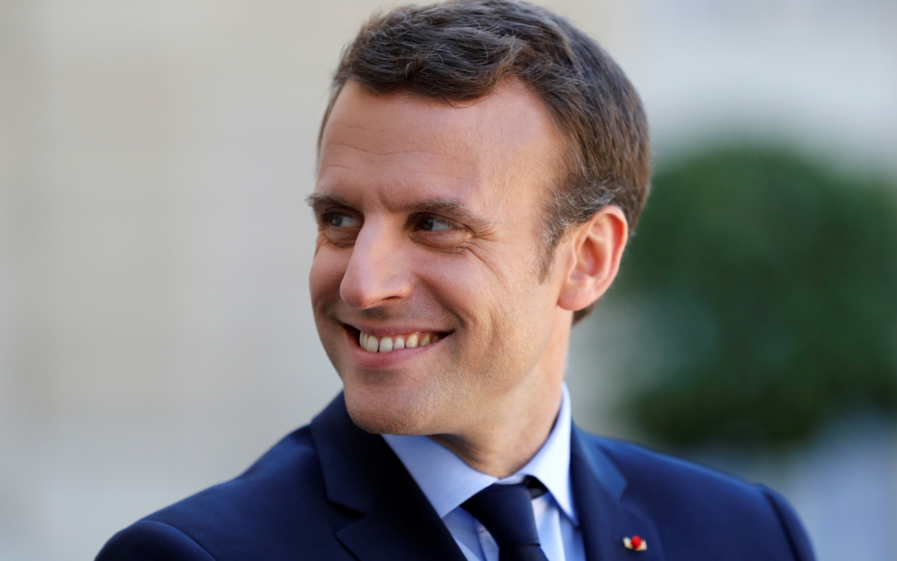 Emmanuel Macron remonte sur les planches
