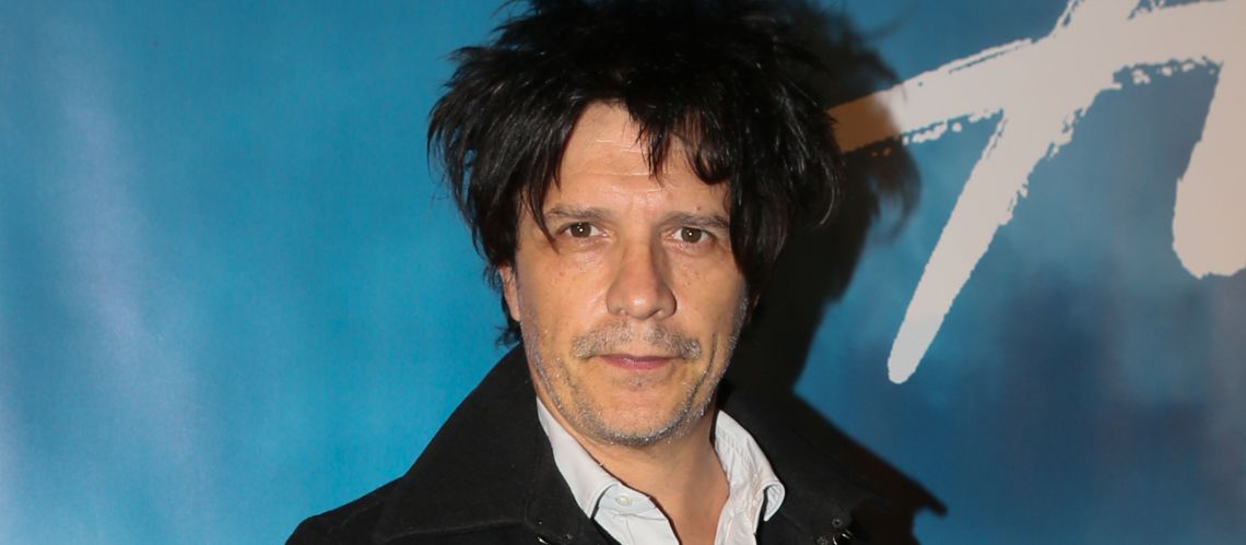 Nicola Sirkis devient la risée du web : Le changement de look du chanteur d'Indochine ne passe pas inaperçu !