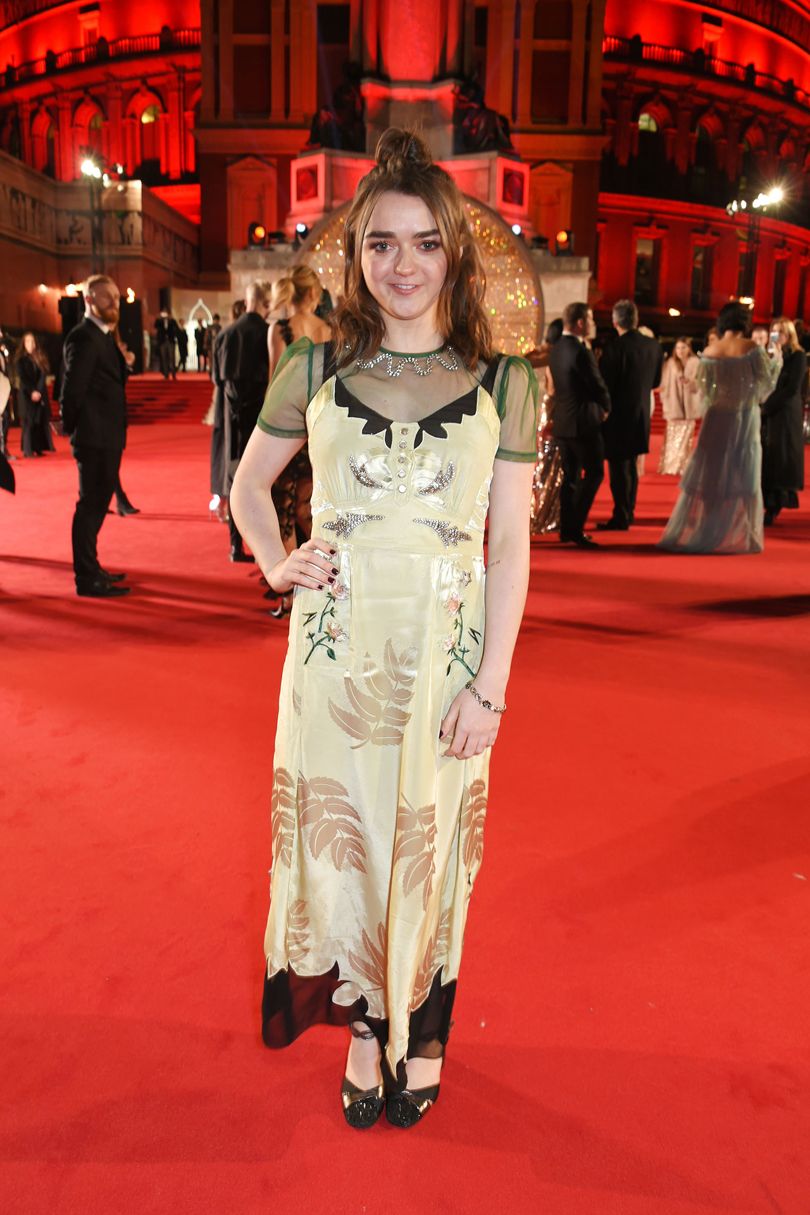 Top 12 des pires looks de Maisie Williams (Game Of Thrones)