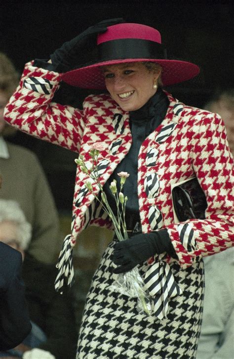 Kate Middleton copie le look de Lady Di lors de sa visite en Suède !