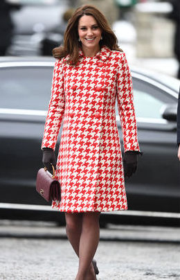 Kate Middleton copie le look de Lady Di lors de sa visite en Suède !