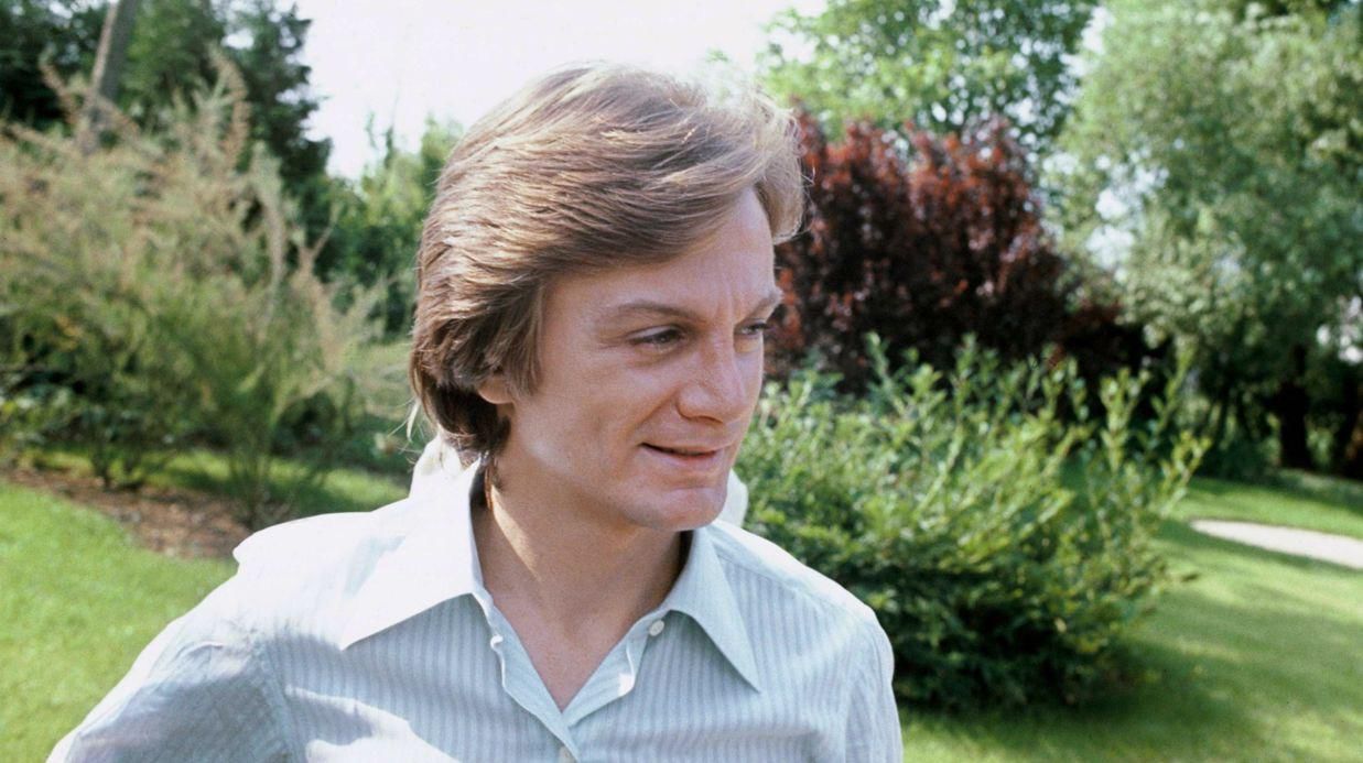 Claude François : Comment Anne-Aymone Giscard d'Es­taing l'a sauvé du scandale...