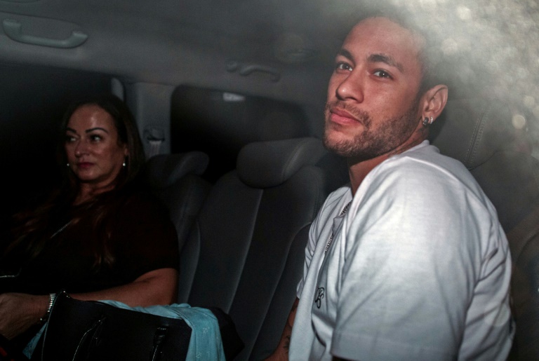 L'opération de Neymar s'est parfaitement déroulée