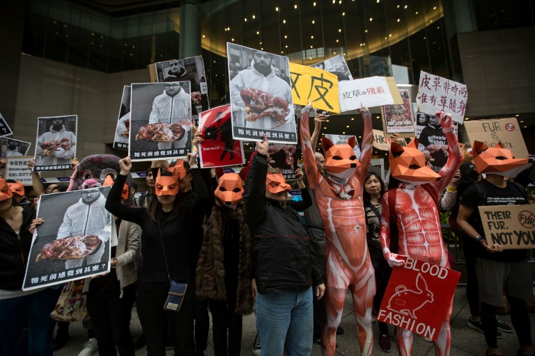 Donatella Versace bannit la fourrure animale pour la marque