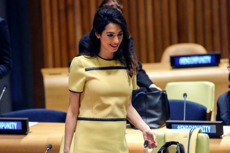 Amal Clooney va défendre deux journalistes détenus en Birmanie